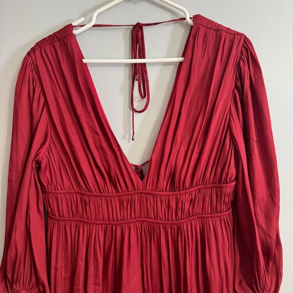 Halston Heritage Elegant Red Plunge Neckline Dress in Size 4 - Picture 14 of 16